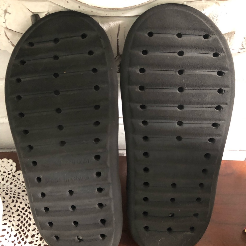 SHEIN MENS SLIDE - Picture 2 of 9